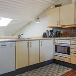 2 Bedroom Stunning In *