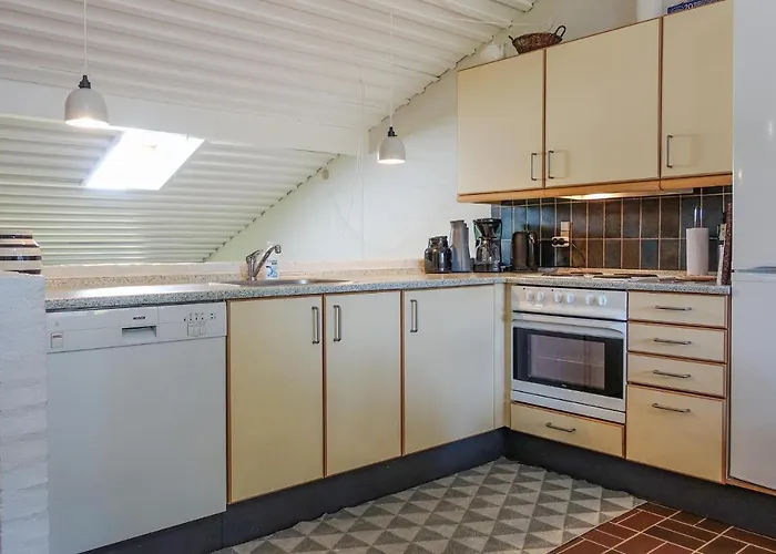 2 Bedroom Stunning In *